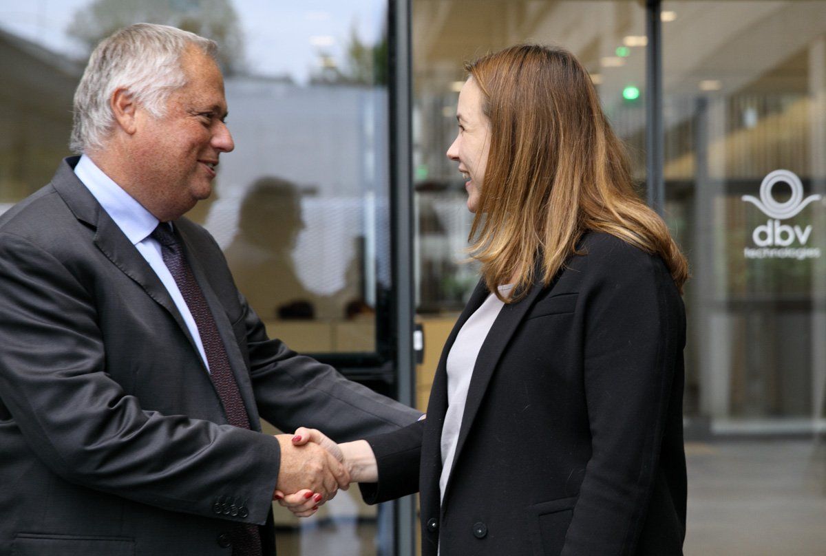 Axelle Lemaire en visite chez DBV Technologies